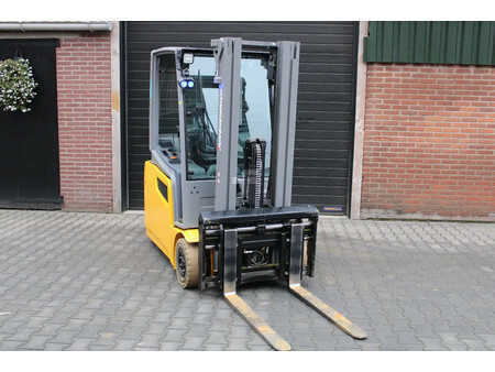 Electric - 3 wheels 2020  Jungheinrich EFG216 heftruck elektrische lepelverstelling triplex sideshift (6)