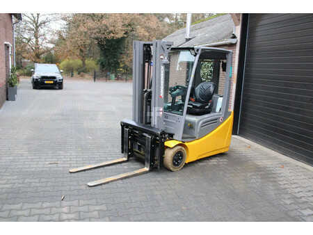 Electric - 3 wheels 2020  Jungheinrich EFG216 heftruck elektrische lepelverstelling triplex sideshift (8)