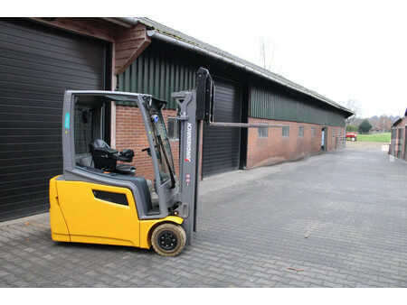 Electric - 3 wheels 2020  Jungheinrich EFG216 heftruck elektrische lepelverstelling triplex sideshift (9)