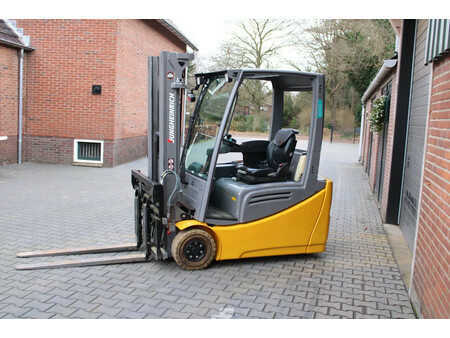 Sähkö - 3 pyör 2019  Jungheinrich EFG216 heftruck elektrische triplex lepelversteling sideshift (2)