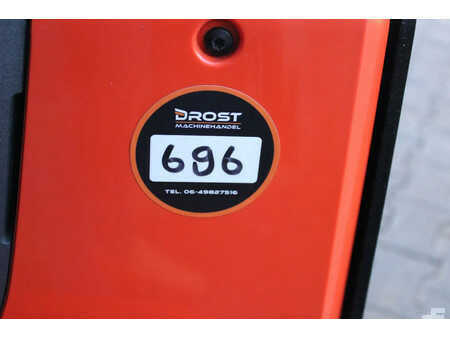 Pallet Stackers 2017  Toyota SWE080L stapelaar elektrische met pompwagen functie (3)