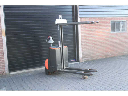 Pallet Stackers 2017  Toyota SWE080L stapelaar elektrische met pompwagen functie (6)