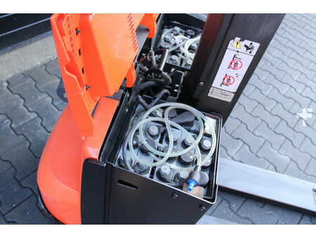 Pallet Stackers 2018  Toyota SWE080L stapelaar elektrische met pompwagen functie (8)