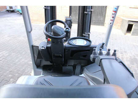 Elektromos 4 kerekű 2017  Still RX60 30 heftruck elektrische triplex lepelverstelling sideshift (13)