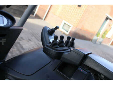 Elektromos 4 kerekű 2017  Still RX60 30 heftruck elektrische triplex lepelverstelling sideshift (15)