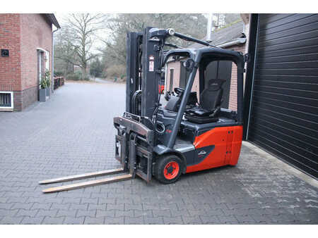 Carrelli elettrici 3 ruote 2019  Linde E16 heftruck elektrische triplex sideshift lepelverstelling (2)