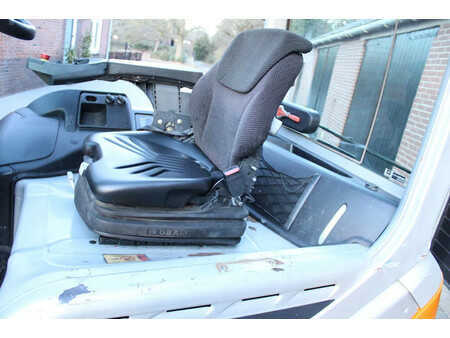 Elektro 4 Rad 2010  Still RX60-35 heftruck elektrische triplex sideshift lepelversteling (12)