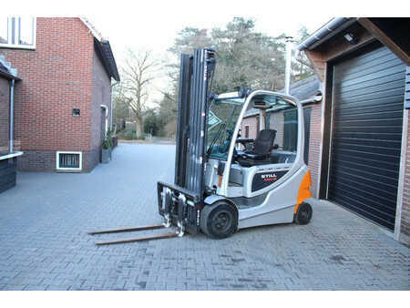 Elektro 4 Rad 2010  Still RX60-35 heftruck elektrische triplex sideshift lepelversteling (2)
