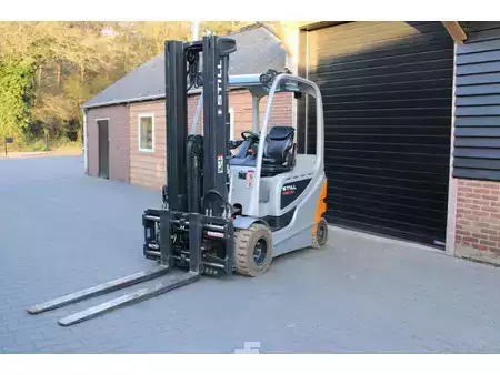 Elektrisk- 4 hjul 2017  Still RX60 30 heftruck elektrische triplex lepelversteling sidesift (10)