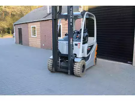 Elektrisk- 4 hjul 2017  Still RX60 30 heftruck elektrische triplex lepelversteling sidesift (14)