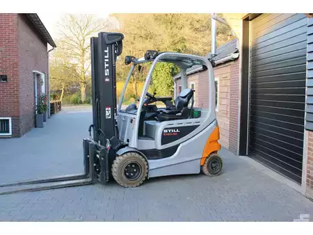 Elektrisk- 4 hjul 2017  Still RX60 30 heftruck elektrische triplex lepelversteling sidesift (2)
