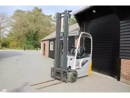 Chariots électriques à 3 roues 2013  Still RX20 15 heftruck elektrische triplex sideshift (4)