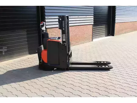 Pallet Stackers 2014  BT toyota swe200d stapelaar elektrische (1)