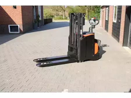 Pallet Stackers 2014  BT toyota swe200d stapelaar elektrische (2)