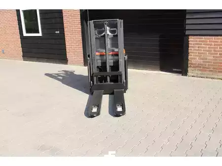 Pallet Stackers 2014  BT toyota swe200d stapelaar elektrische (5)