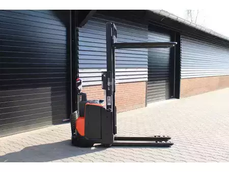 Pallet Stackers 2014  BT toyota swe200d stapelaar elektrische (7)