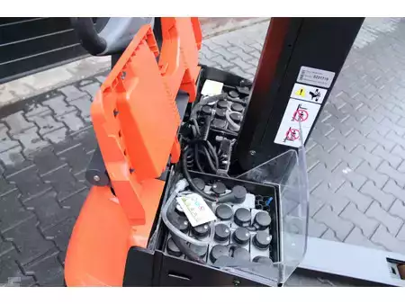 Wózek wysokiego podnoszenia 2023  Toyota SWE080L stapelaar elektrische bj 2023met pompwagen functie (11)