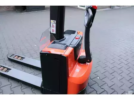 Wózek wysokiego podnoszenia 2023  Toyota SWE080L stapelaar elektrische bj 2023met pompwagen functie (6)