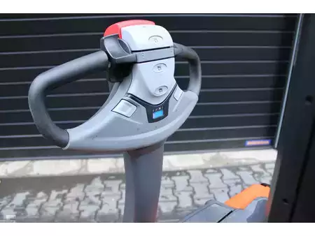 Wózek wysokiego podnoszenia 2023  Toyota SWE080L stapelaar elektrische bj 2023met pompwagen functie (9)