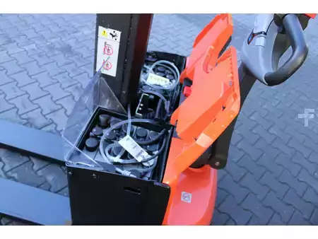Ruční vysokozdvižný vozík 2022  Toyota SWE080L stapelaar elektrische bj 2022met pompwagen functie (9)