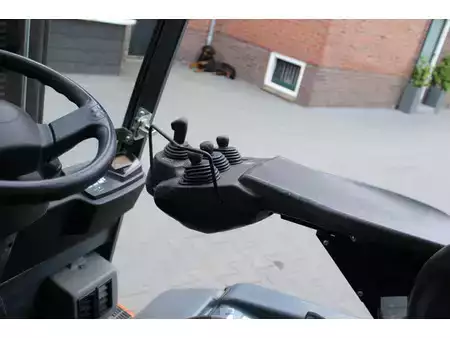 Sähkö - 3 pyör 2020  Toyota 7FBEST10 heftruck elektrische triplex sidesift (11)