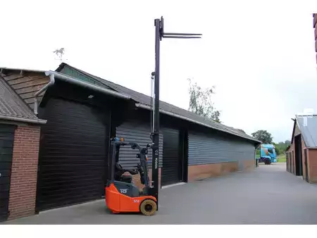 Sähkö - 3 pyör 2020  Toyota 7FBEST10 heftruck elektrische triplex sidesift (9)