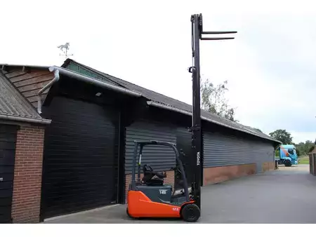 Eléctrico - 3 rodas 2017  Toyota 8FBET16T heftruck elektrische triplex 6962 uur sideshift (9)
