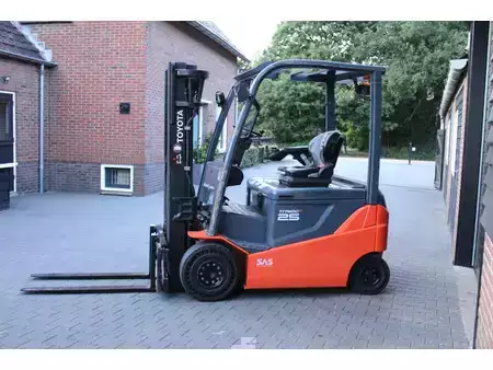 Sähkö - 4 pyör 2017  Toyota 8FBMKT25 heftruck elektrische triplex sideshift accubj2023 (2)