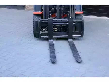 Sähkö - 4 pyör 2017  Toyota 8FBMKT25 heftruck elektrische triplex sideshift accubj2023 (8)