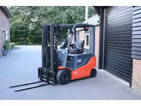 Sähkö - 4 pyör 2017  Toyota 8FBMKT25 heftruck elektrische triplex sideshift accubj2023 (9)