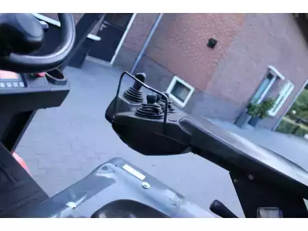 Sähkö - 4 pyör 2017  Toyota 8FBMKT25 heftruck elektrische triplex sidesift accubj2022 (13)