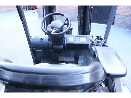 Sähkö - 4 pyör 2017  Toyota 8FBMKT25 heftruck elektrische triplex sidesift accubj2022 (14)
