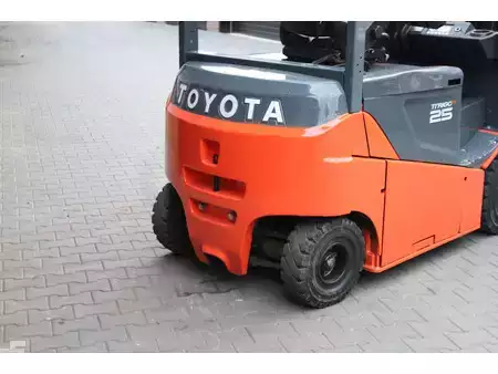 Sähkö - 4 pyör 2018  Toyota 8FBMKT25 heftruck elektrische triplex sidesift lepelversteling (10)