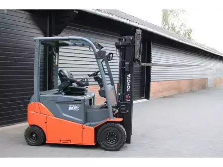 Sähkö - 4 pyör 2018  Toyota 8FBMKT25 heftruck elektrische triplex sidesift lepelversteling (12)