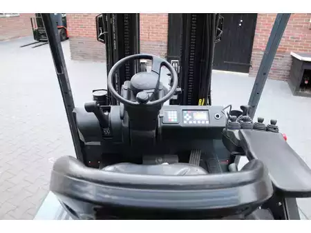 Sähkö - 4 pyör 2018  Toyota 8FBMKT25 heftruck elektrische triplex sidesift lepelversteling (14)