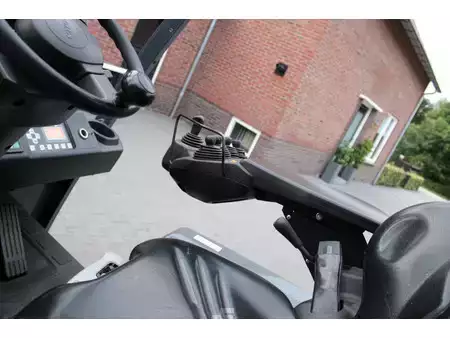 Sähkö - 4 pyör 2018  Toyota 8FBMKT25 heftruck elektrische triplex sidesift lepelversteling (16)