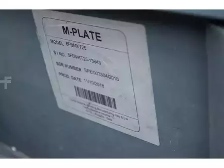 Sähkö - 4 pyör 2018  Toyota 8FBMKT25 heftruck elektrische triplex sidesift lepelversteling (21)