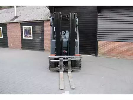 Sähkö - 4 pyör 2018  Toyota 8FBMKT25 heftruck elektrische triplex sidesift lepelversteling (5)