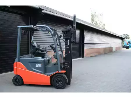 Sähkö - 4 pyör 2017  Toyota 8FBMKT25 heftruck elektrische triplex sidesift 4888 uur (12)