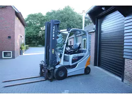 Electric - 4 wheels 2017  Still RX60 25 heftruck elektrische triplex sideshift lepelversteling (2)