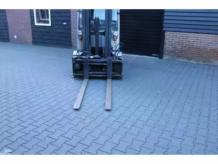 Electric - 4 wheels 2017  Still RX60 25 heftruck elektrische triplex sideshift lepelversteling (5)