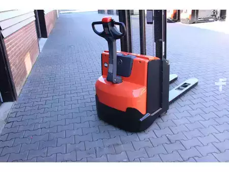 Pinontavaunu 2016  BT SWE120 stapelaar elektrische met 511 uur (4)