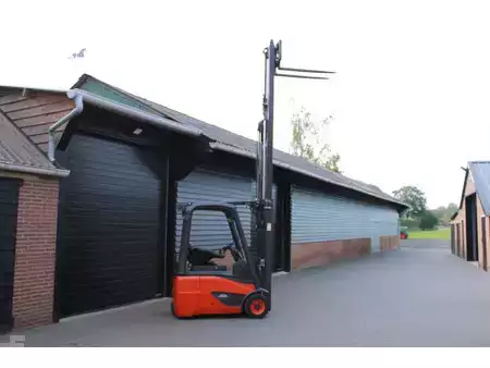Elektrisk- 3 hjul 2019  Linde E15 heftruck elektrische triplex sideshift (10)