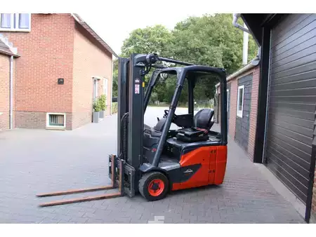 Elektrisk- 3 hjul 2019  Linde E15 heftruck elektrische triplex sideshift (2)