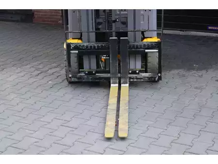 Elektryczne 3-kołowe 2021  Jungheinrich EFG215 heftruck elektrische freelift triplex sideshift (7)