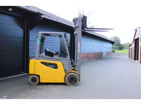 Chariots électriques à 4 roues 2017  Jungheinrich EFG425ks heftruck elektrische triplex lepelversteling sideshift (9)