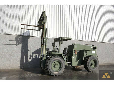 Terénní vysokozdvižný vozík 2002  Case M4K Ex-army (5)