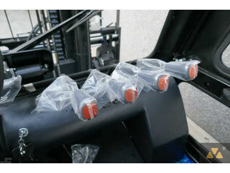 Carretilla elevadora diésel 2025  UN Forklift FD70T-NJB3 (28)