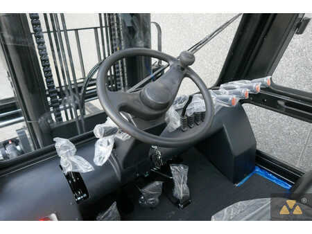 Carretilla elevadora diésel 2025  UN Forklift FD70T-NJB3 (27)