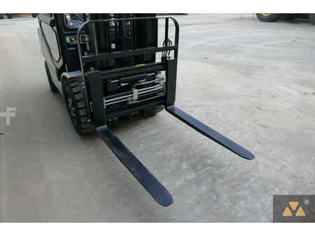 Carretilla elevadora diésel 2025  UN Forklift FD30T-NJB1 (15)